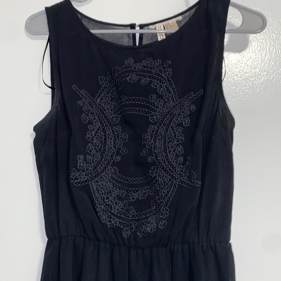 Size 6 sleeveless dress from H&M - Picture 2 of 5